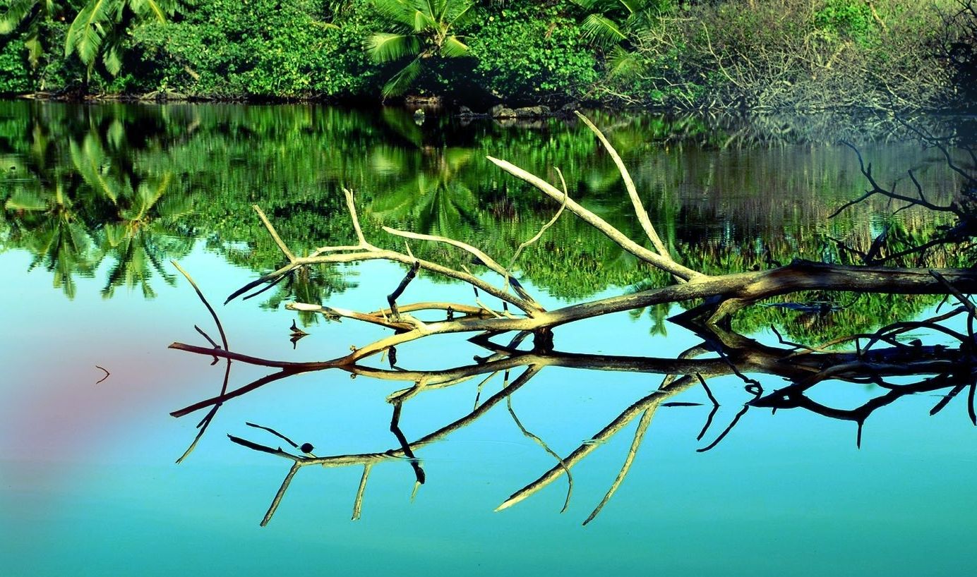 Kulhi water reflection, Addu